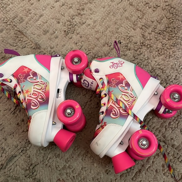 Roller Skates. JoJo Siwa girls roller skates size 12-2. Gently used. Exc… - Picture 3 of 6